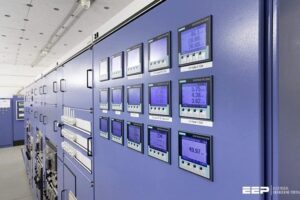 Cara Mengontrol Daya Reaktif di Pembangkit Listrik Besar dengan Banyak Saluran Masuk