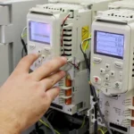 Panduan untuk memilih Variable Frequency Drive (VFD) yang tepat untuk aplikasi motor.